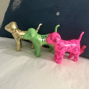 VS Pink dogs